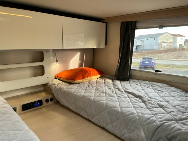 autostar-prestige-design-edition-i790lj-topputgave-2-enkle-senger-senkeseng-diesel-2021-big-89