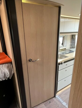 autostar-prestige-design-edition-i790lj-topputgave-2-enkle-senger-senkeseng-diesel-2021-big-74