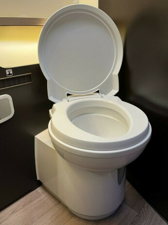 autostar-prestige-design-edition-i790lj-topputgave-2-enkle-senger-senkeseng-diesel-2021-big-83