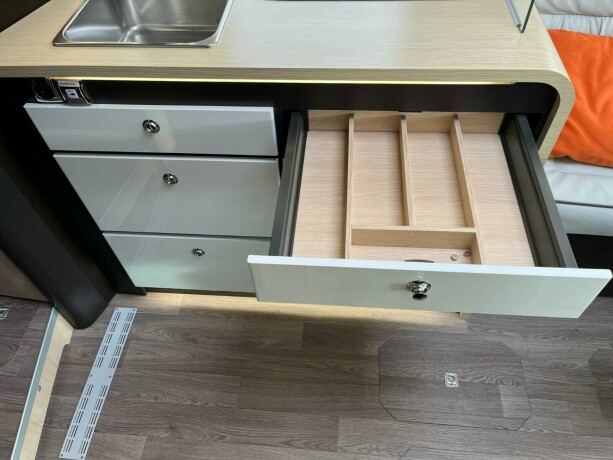 autostar-prestige-design-edition-i790lj-topputgave-2-enkle-senger-senkeseng-diesel-2021-big-53