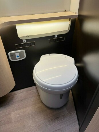 autostar-prestige-design-edition-i790lj-topputgave-2-enkle-senger-senkeseng-diesel-2021-big-80