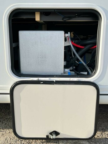 autostar-prestige-design-edition-i790lj-topputgave-2-enkle-senger-senkeseng-diesel-2021-big-18