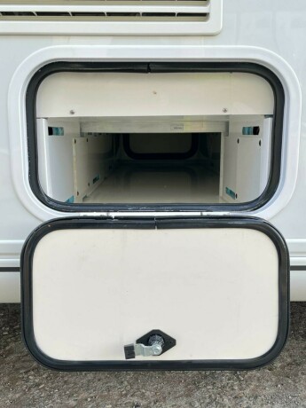 autostar-prestige-design-edition-i790lj-topputgave-2-enkle-senger-senkeseng-diesel-2021-big-10