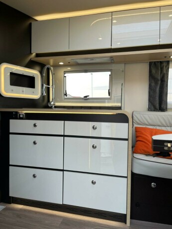 autostar-prestige-design-edition-i790lj-topputgave-2-enkle-senger-senkeseng-diesel-2021-big-47