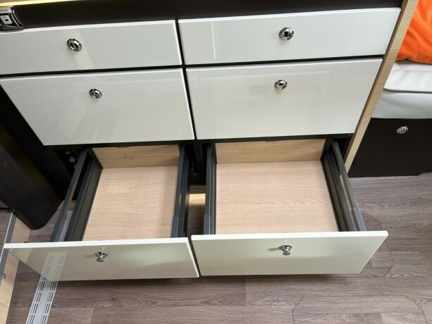 autostar-prestige-design-edition-i790lj-topputgave-2-enkle-senger-senkeseng-diesel-2021-big-55