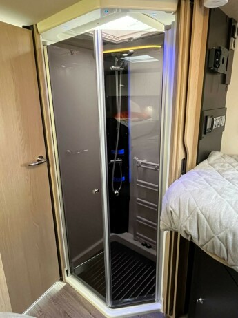 autostar-prestige-design-edition-i790lj-topputgave-2-enkle-senger-senkeseng-diesel-2021-big-68