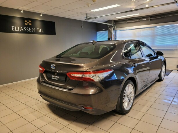toyota-camry-elektrisitetbensin-2019-big-5
