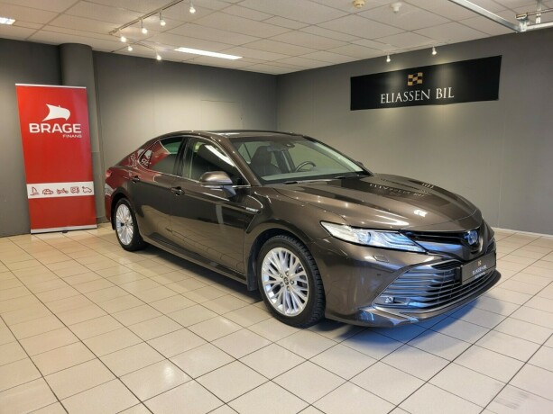 toyota-camry-elektrisitetbensin-2019-big-0