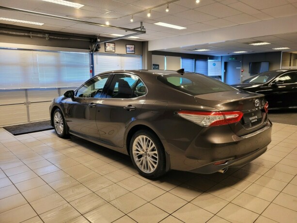 toyota-camry-elektrisitetbensin-2019-big-6