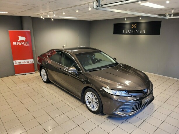 toyota-camry-elektrisitetbensin-2019-big-1