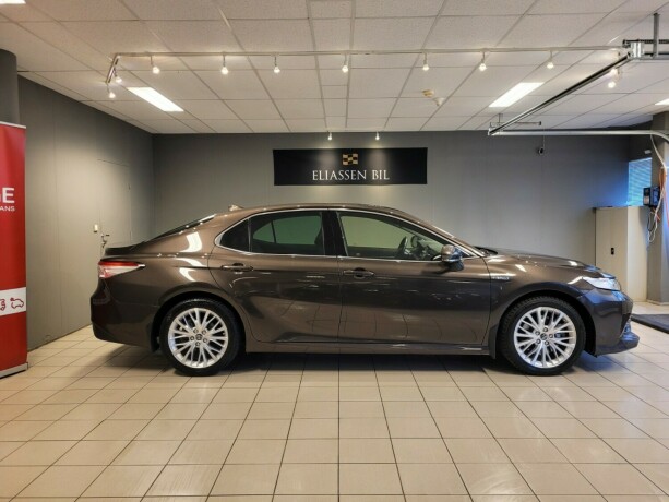 toyota-camry-elektrisitetbensin-2019-big-3