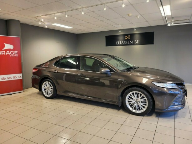 toyota-camry-elektrisitetbensin-2019-big-2