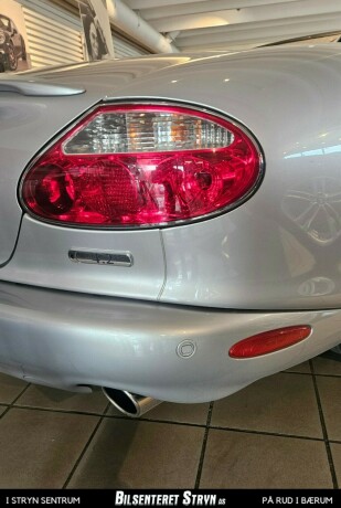 jaguar-xk-bensin-2003-big-24