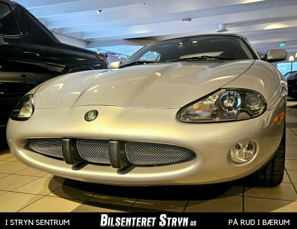 jaguar-xk-bensin-2003-big-4