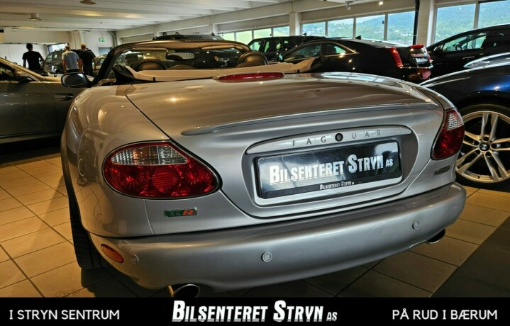 jaguar-xk-bensin-2003-big-26