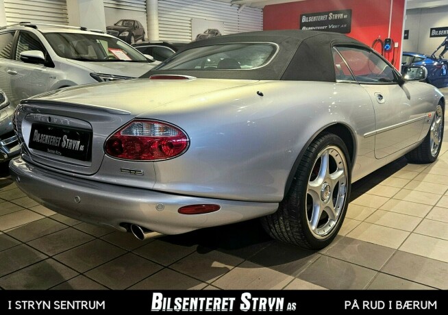jaguar-xk-bensin-2003-big-6