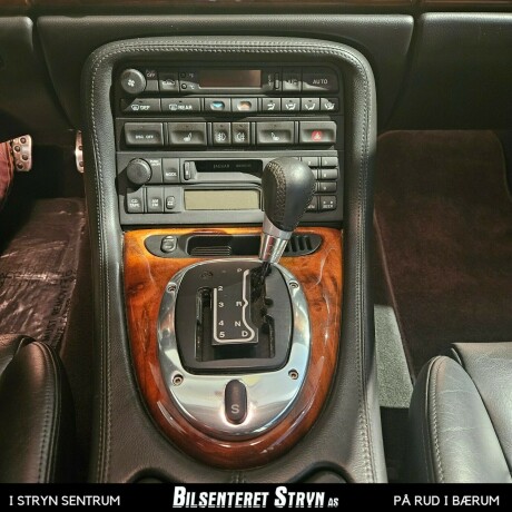 jaguar-xk-bensin-2003-big-11