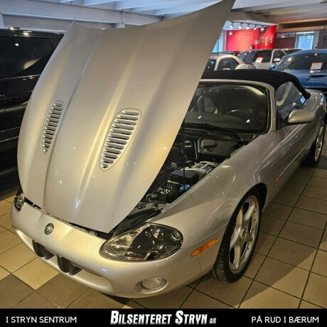 jaguar-xk-bensin-2003-big-20