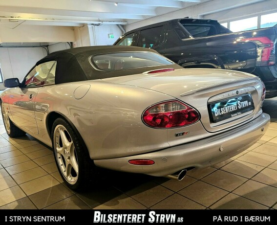 jaguar-xk-bensin-2003-big-5
