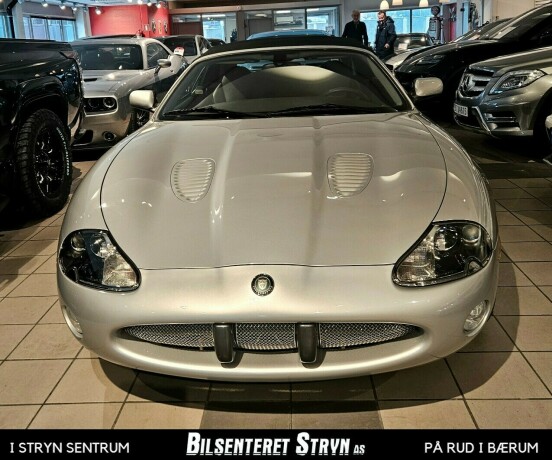 jaguar-xk-bensin-2003-big-0