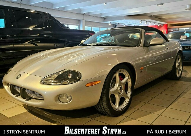 jaguar-xk-bensin-2003-big-3