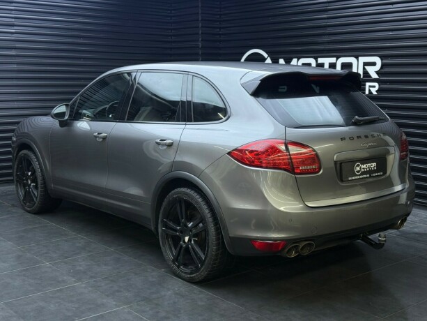 porsche-cayenne-diesel-2010-big-1