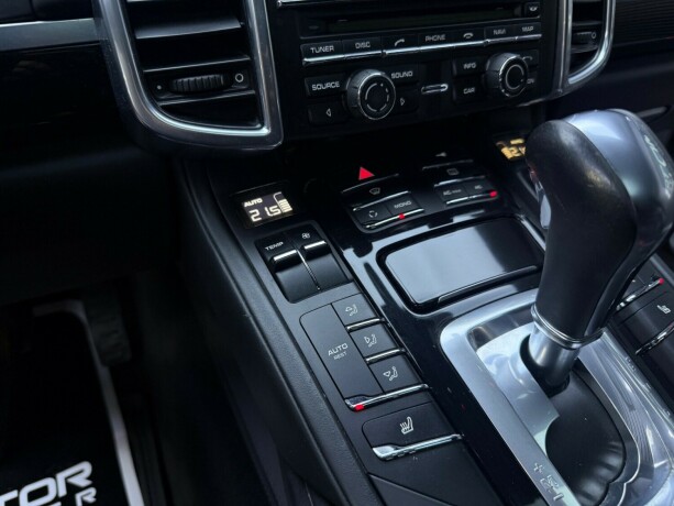 porsche-cayenne-diesel-2010-big-21