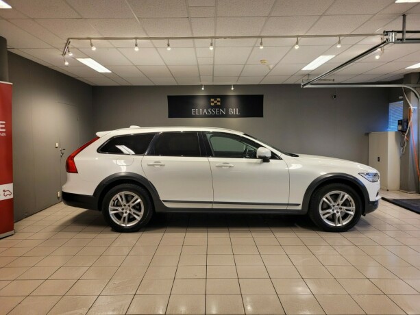 volvo-v90-cross-country-diesel-2018-big-4