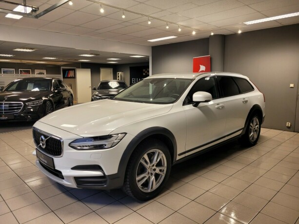 volvo-v90-cross-country-diesel-2018-big-8