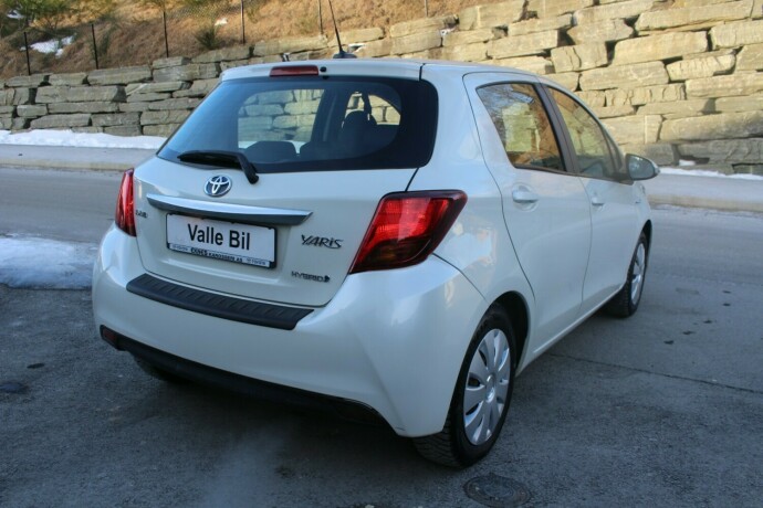 toyota-yaris-elektrisitetbensin-2015-big-4