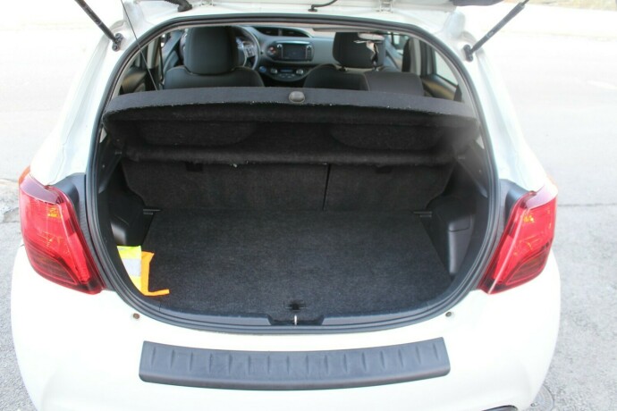 toyota-yaris-elektrisitetbensin-2015-big-5