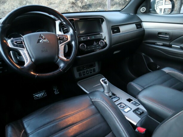 mitsubishi-outlander-elektrisitetbensin-2018-big-7