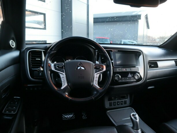 mitsubishi-outlander-elektrisitetbensin-2018-big-12