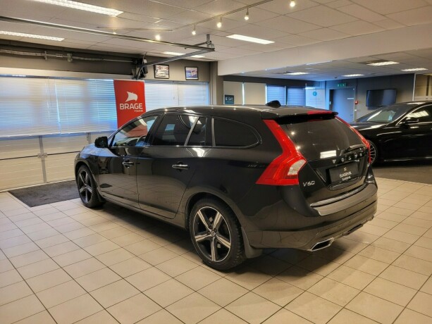 volvo-v60-plug-in-diesel-2017-big-7