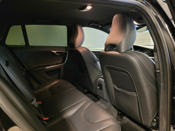 volvo-v60-plug-in-diesel-2017-big-19