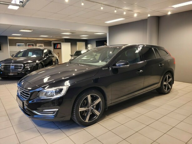 volvo-v60-plug-in-diesel-2017-big-8