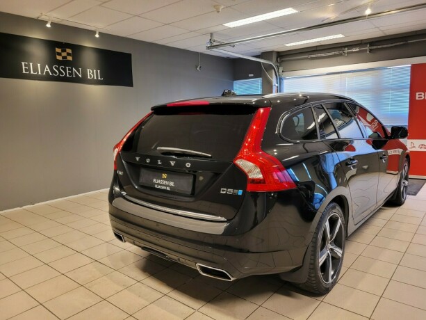 volvo-v60-plug-in-diesel-2017-big-5