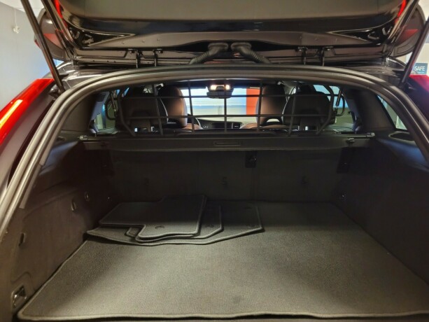 volvo-v60-plug-in-diesel-2017-big-22