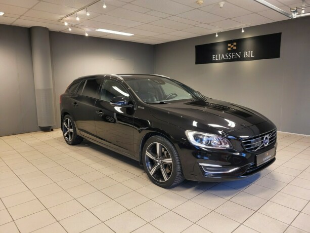 volvo-v60-plug-in-diesel-2017-big-12