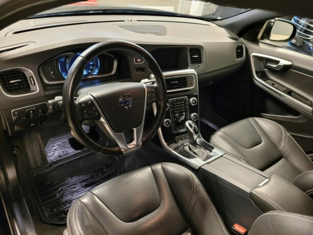 volvo-v60-plug-in-diesel-2017-big-25