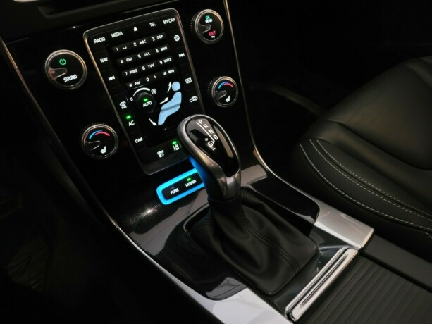 volvo-v60-plug-in-diesel-2017-big-28