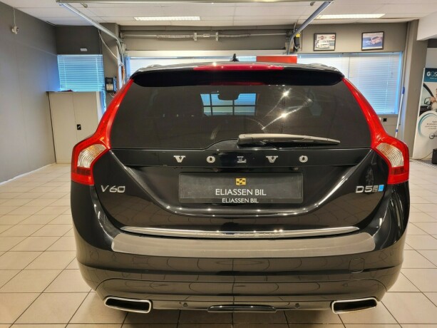 volvo-v60-plug-in-diesel-2017-big-6