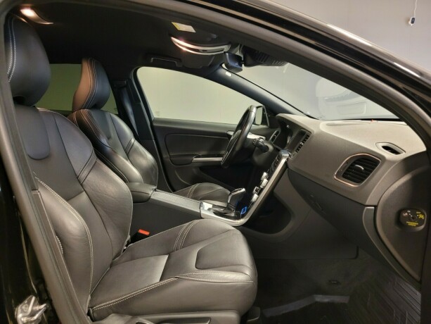 volvo-v60-plug-in-diesel-2017-big-13