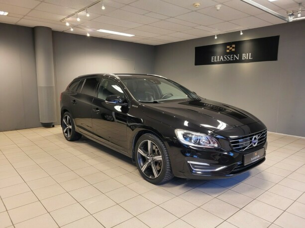 volvo-v60-plug-in-diesel-2017-big-0