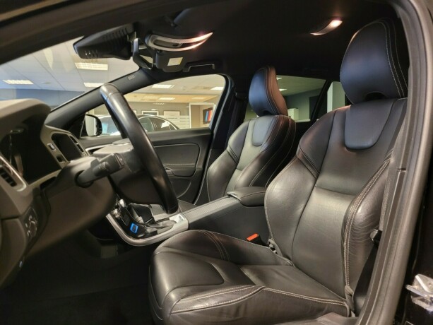 volvo-v60-plug-in-diesel-2017-big-24