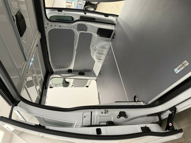 citroen-jumpy-diesel-2023-big-25