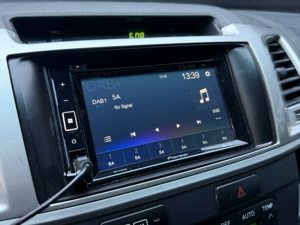 toyota-hilux-diesel-2012-big-20