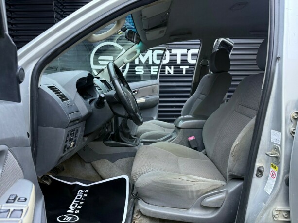 toyota-hilux-diesel-2012-big-26