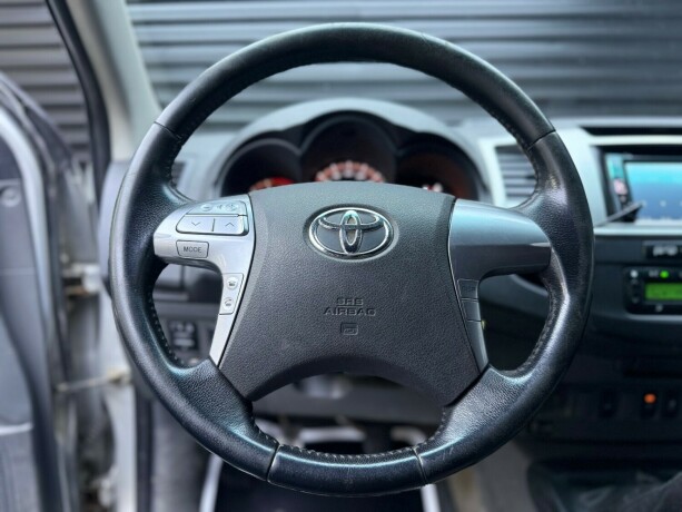 toyota-hilux-diesel-2012-big-14