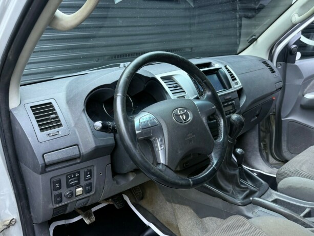 toyota-hilux-diesel-2012-big-11